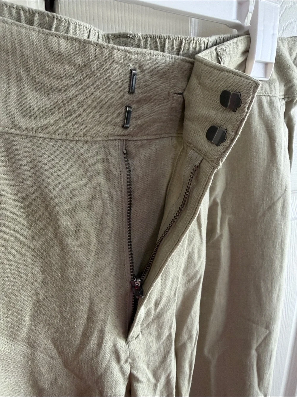 Lightweight Casual Pants in Light Olive